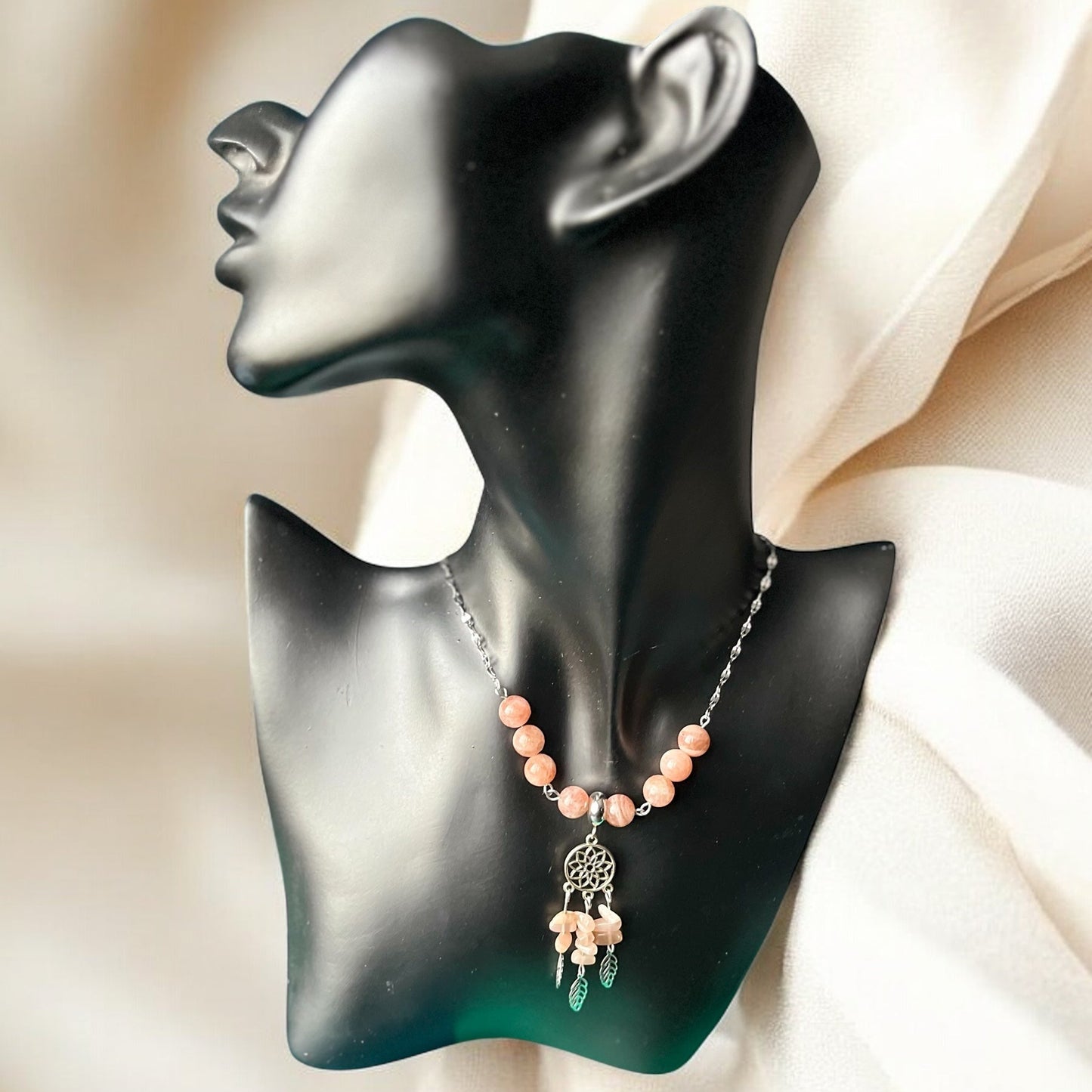 Collier attrape-rêves argenté et pierre de soleil