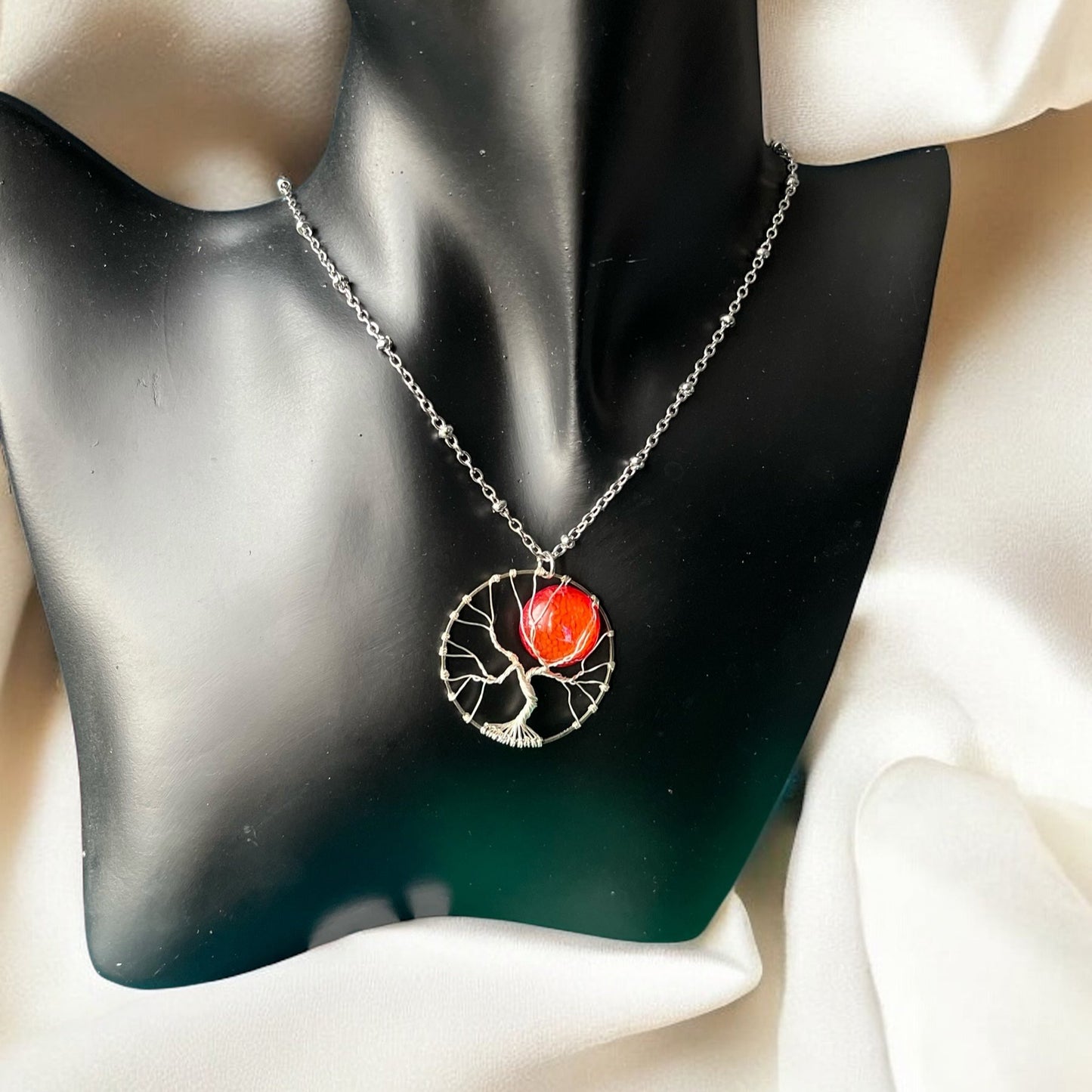 Collier argenté arbre de vie et coucher de soleil en résine (2)