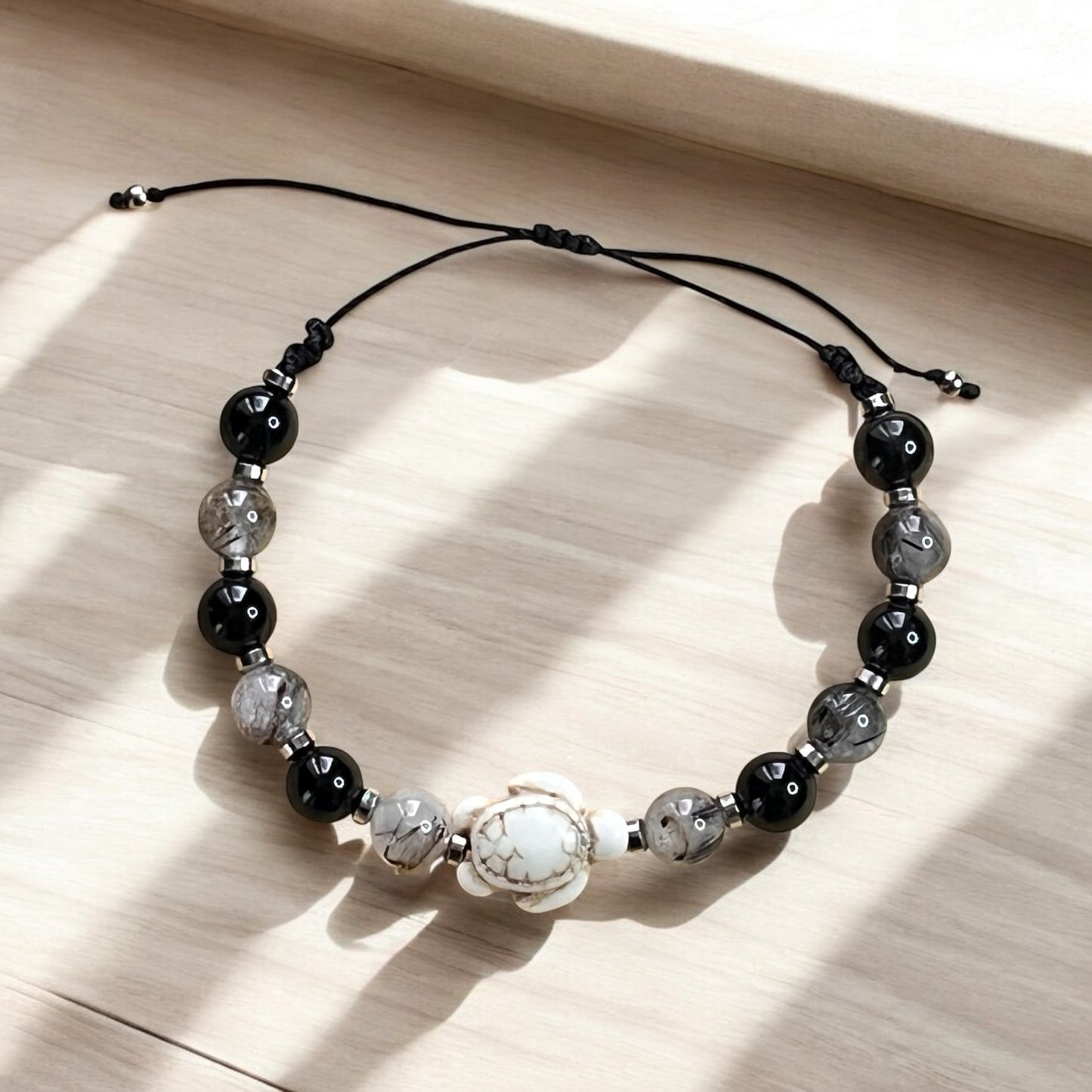 🐢 Sagesse Ancrée – Bracelet en pierres naturelles & tortue blanche