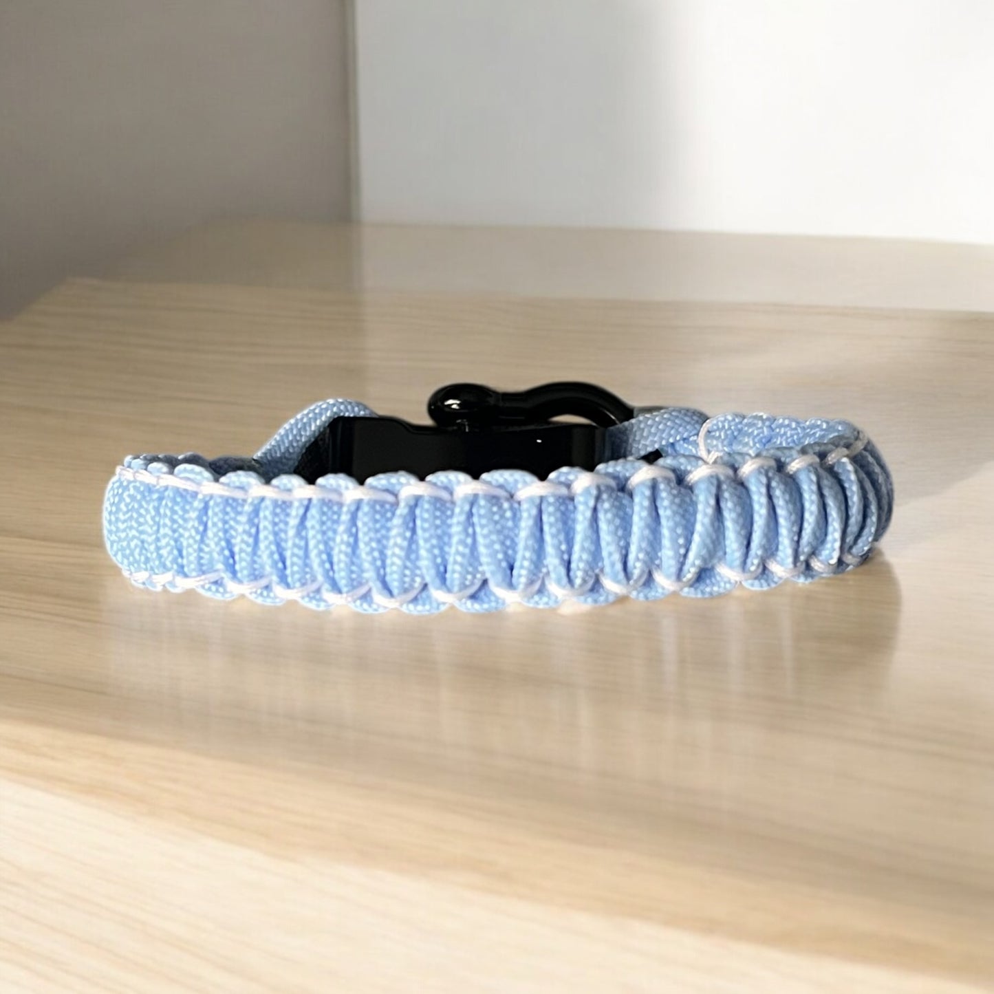 🌊 Bracelet « Horizon Calme » – Paracorde Bleu Ciel
