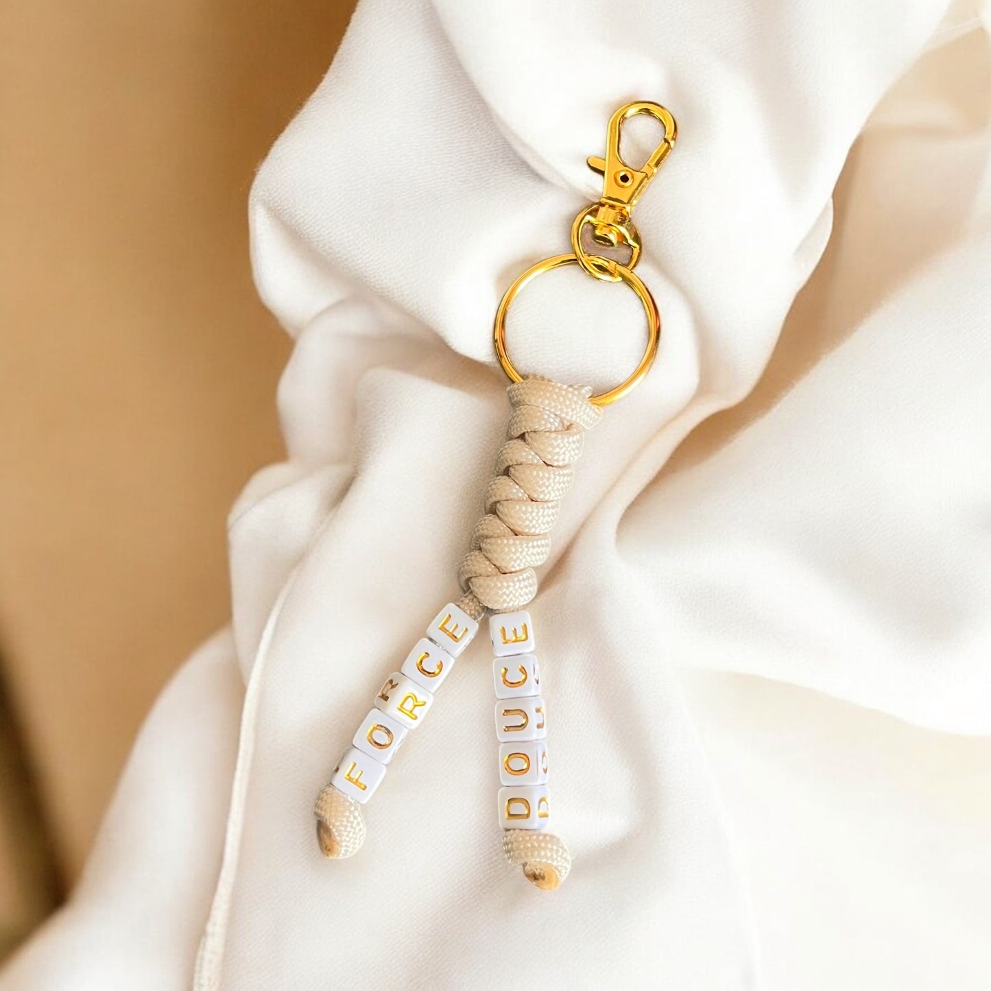💕 Personalized Paracord Keychains – Sweet Words for Mom 💕