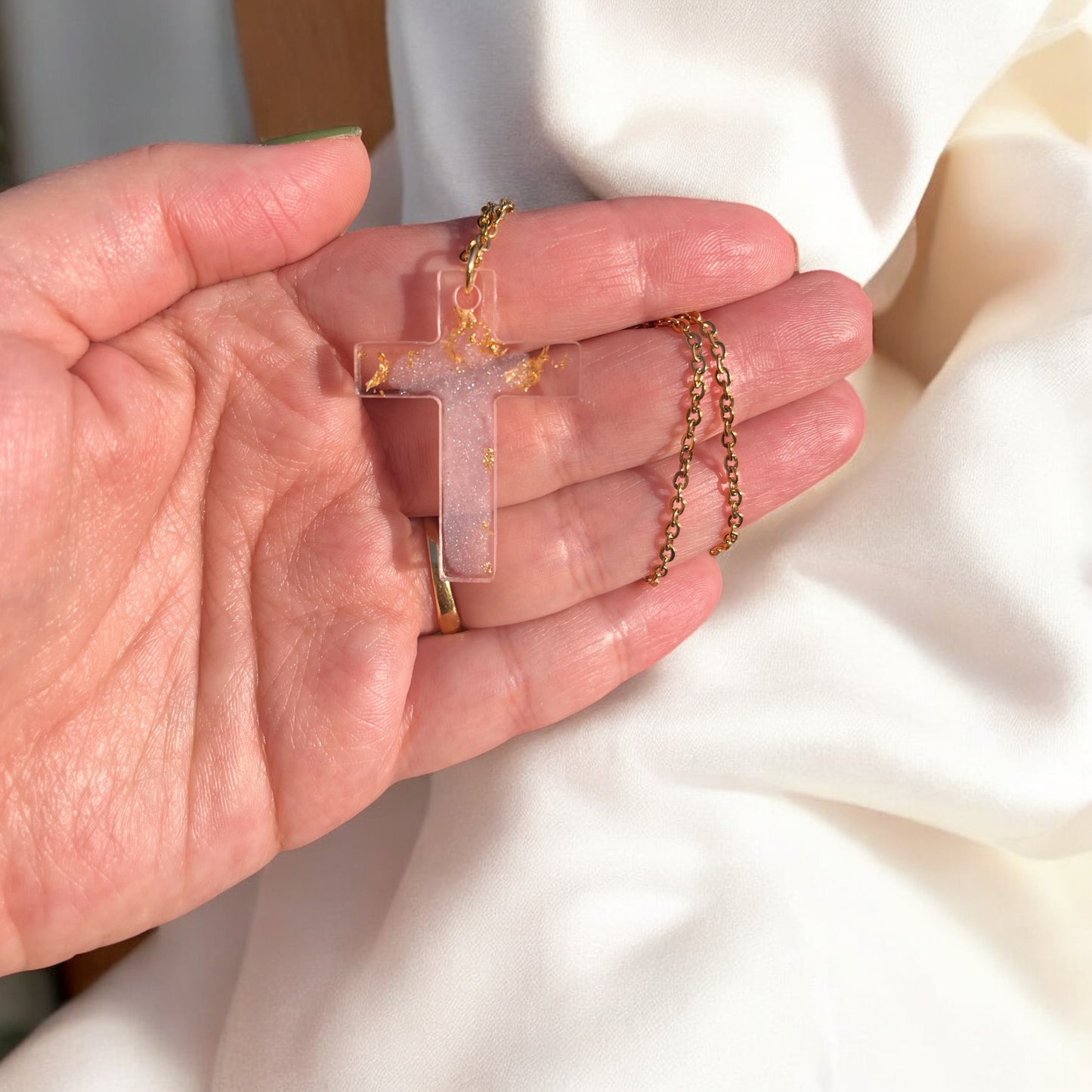 Croix– Résine blanche & feuille d’or