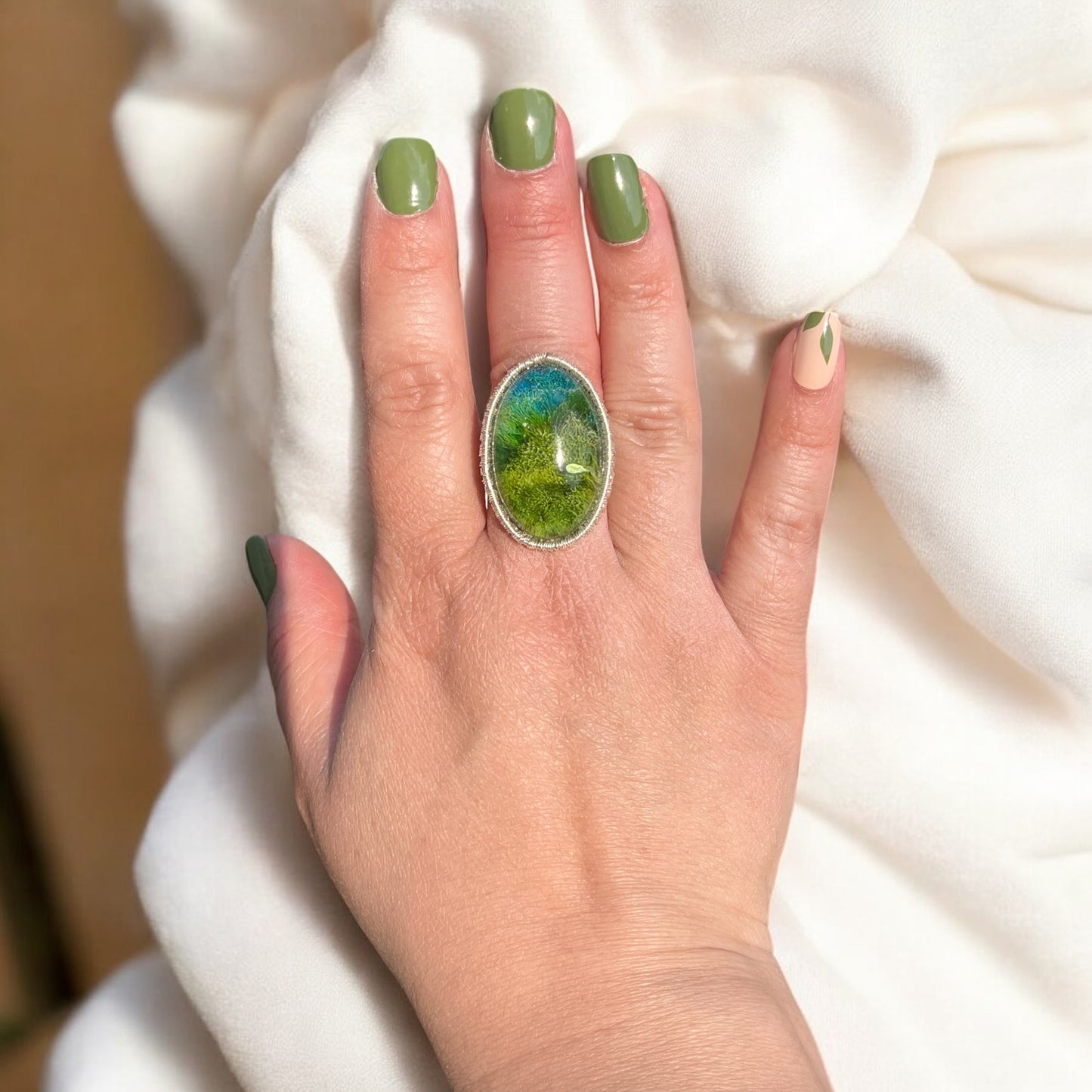 Bague "Onde Argentée" – Ovale argenté & reflets d’encre