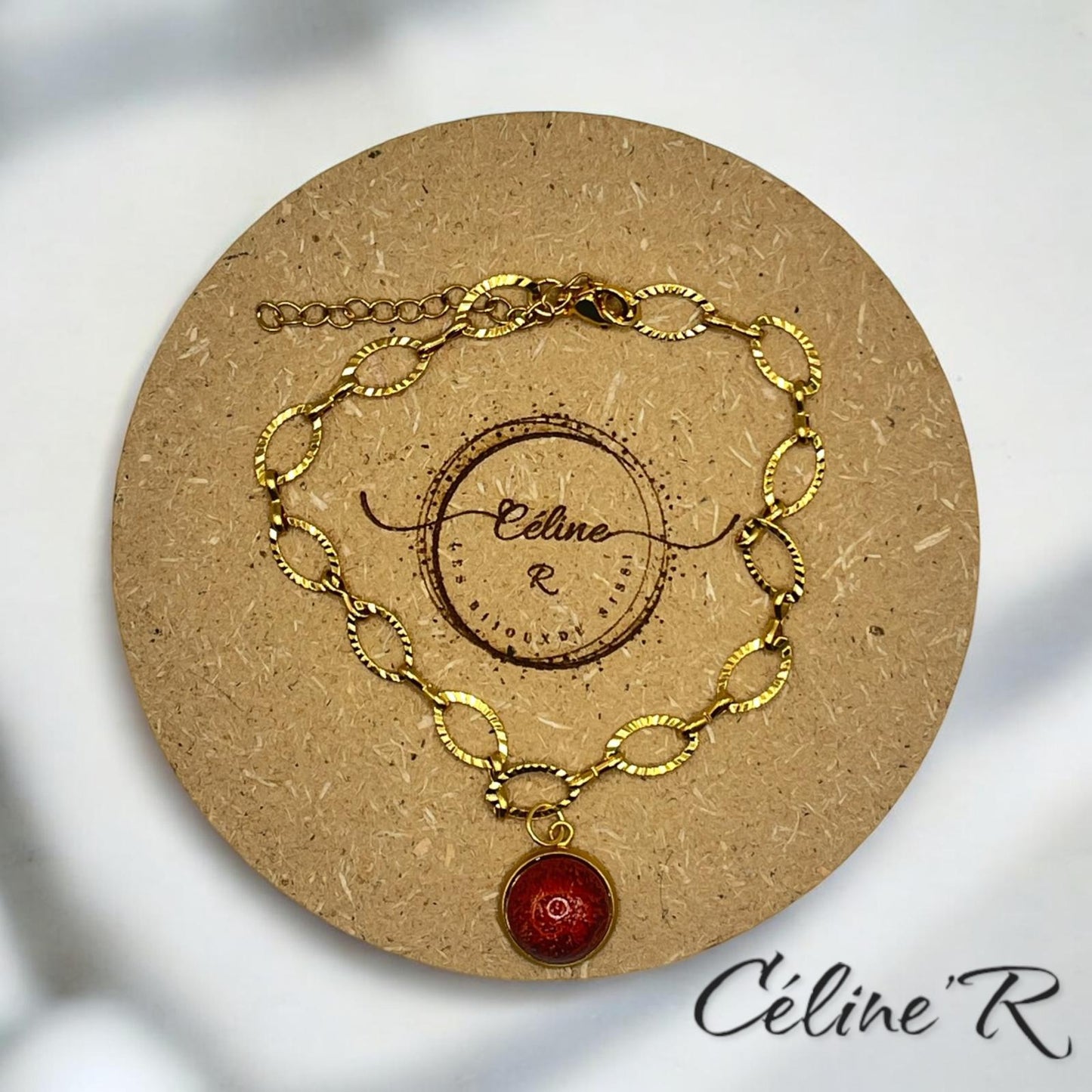 Bracelet en Chaîne Dorée avec Pendentif Cabochon en Résine (5)