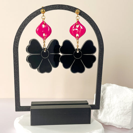 Boucles d’oreilles fleur noire et pétale rose fuchsia – Éveil rosé