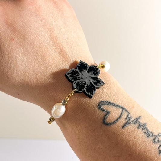 bracelet-fleur-noire-acier-inoxydable-perles-couleur-lien-precieux