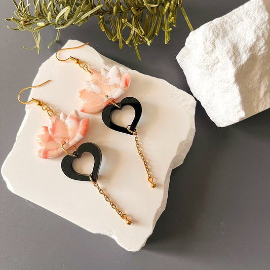 Boucles d’oreilles doré fleur de lotus en pate polymère « Cœur confiant »