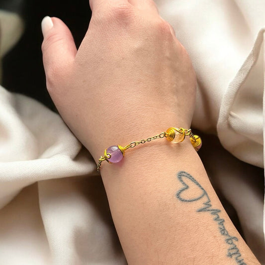 Bracelet en cacoxénite et fil doré – “Intuition dorée”