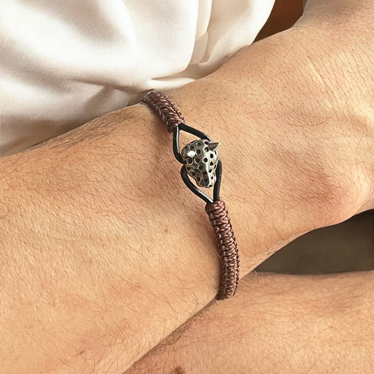 Instinct Sauvage – Bracelet en cuir &amp; micromacramé avec tête de léopard
