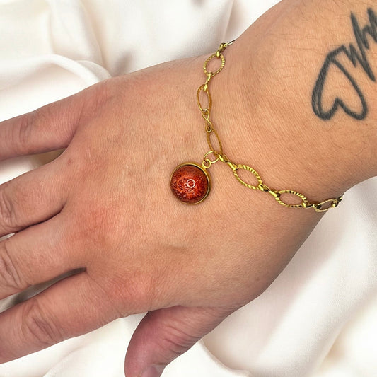 Bracelet en Chaîne Dorée avec Pendentif Cabochon en Résine (5)
