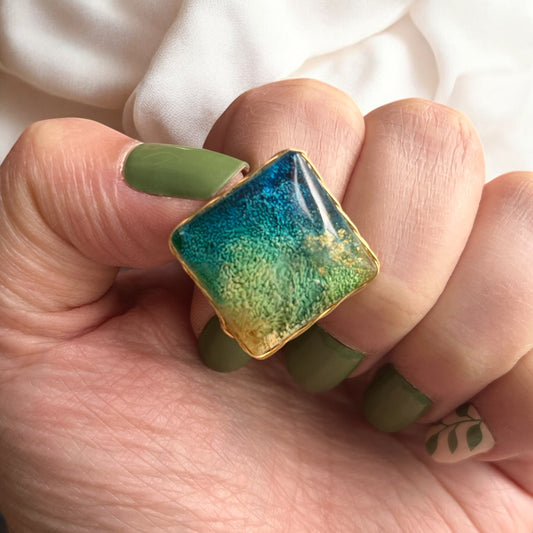 💙 Bague « Océan d’Éclat » – Carrée, bleu & vert encre, fil doré