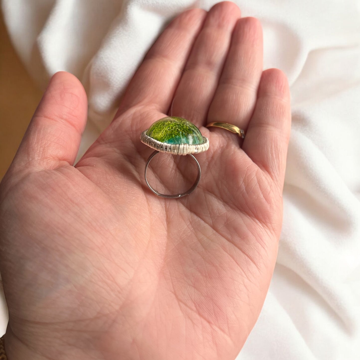 Bague "Onde Argentée" – Ovale argenté & reflets d’encre