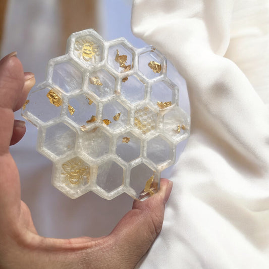 🍯 Dessous de verre alvéoles – Résine transparente, dorée & blanche