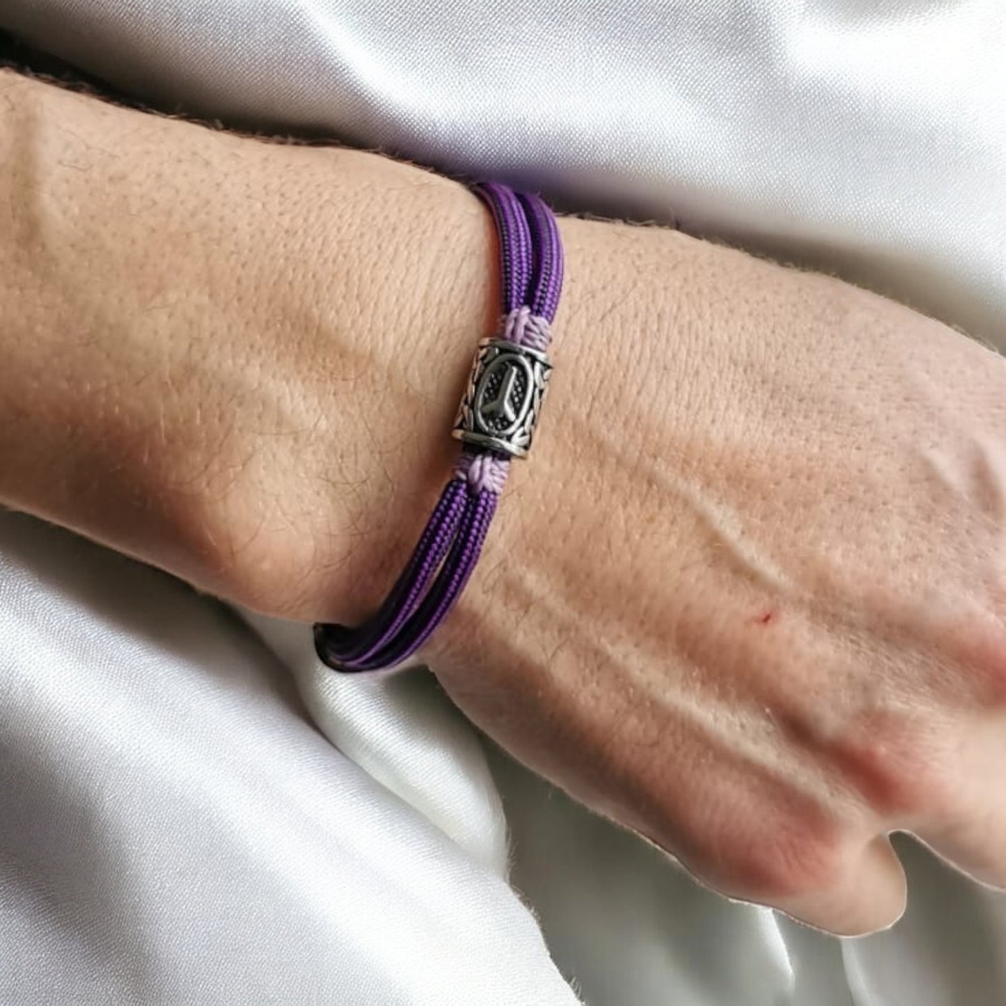 ⚔️ Pouvoir Nordique – Bracelet viking en paracorde violet