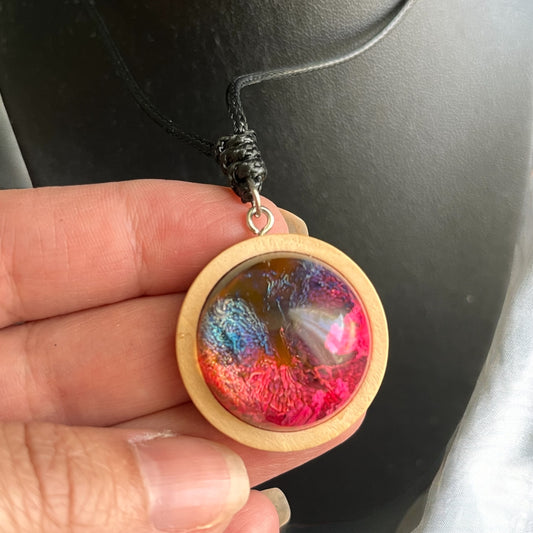 🌈 Éclat Enchanté – Pendentif féerique bois &amp; résine